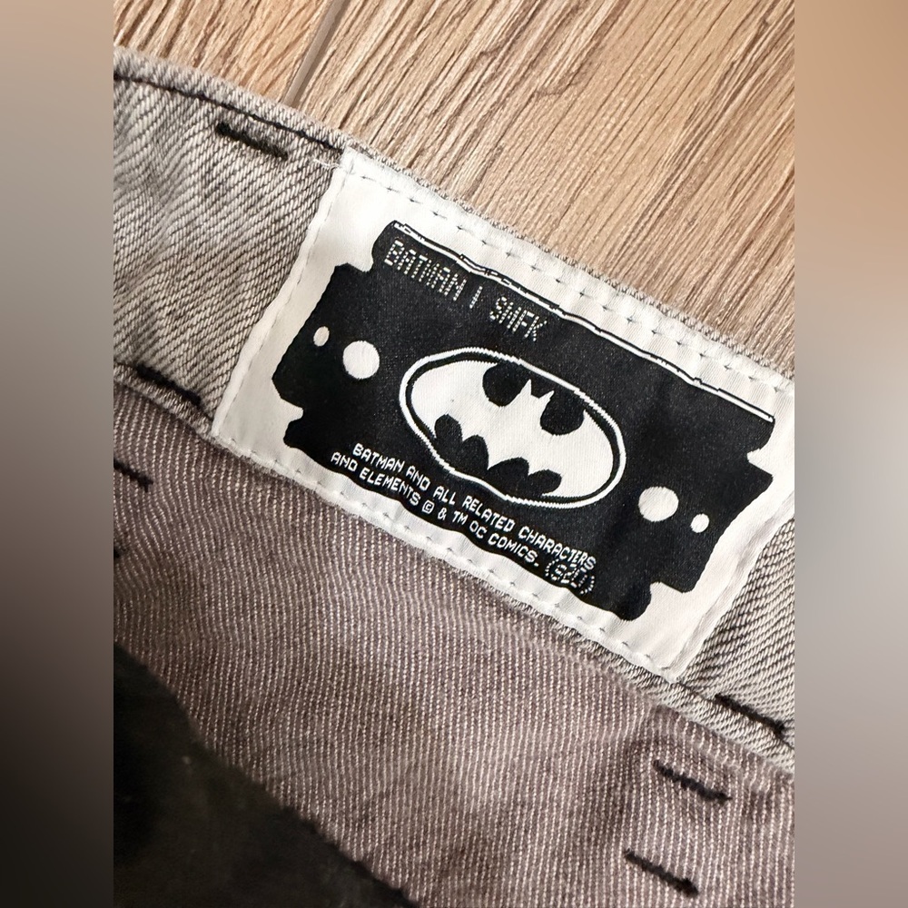 Women’s Light Gray Distressed Batman-Pocket Jeans 0096 - Picture 5 of 7